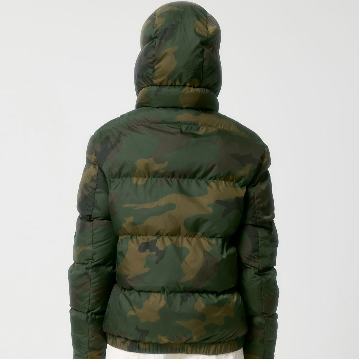 Winterjacke-camouflage-recycelt-AMORMARIS